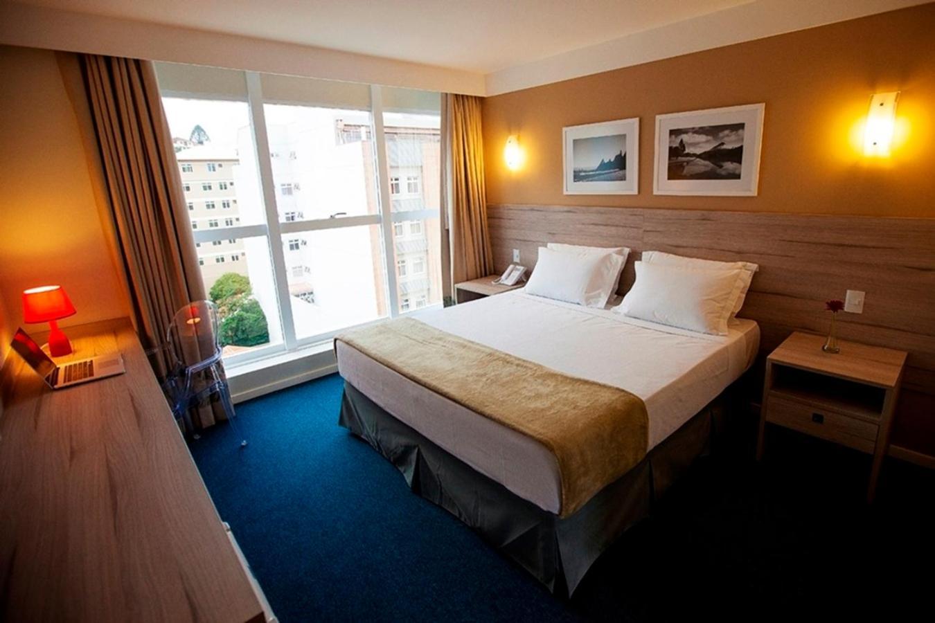 Standard Double 1 Queen Bed